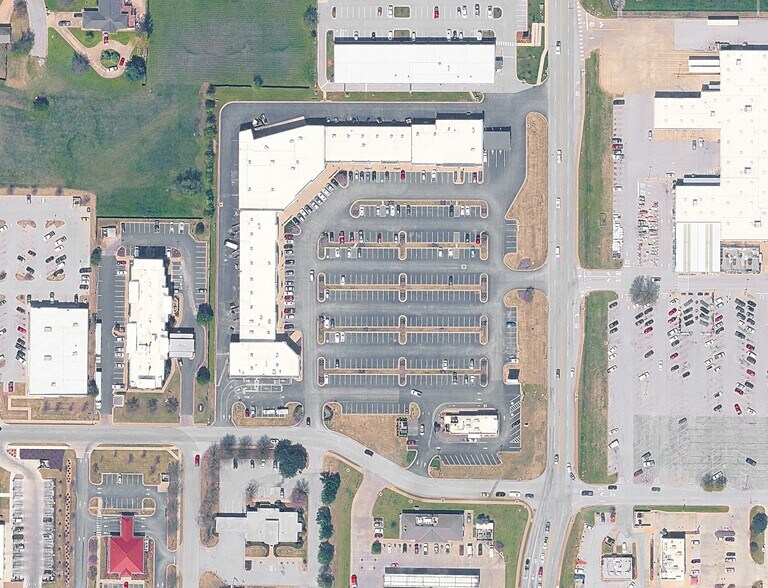 More Photos Of 200 Progress Ave, Siloam Springs General Retail For Lease
