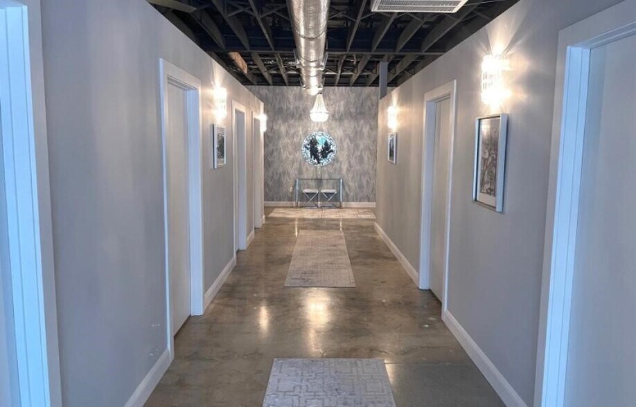 More Photos Of 213-219 E Broad St, Savannah Storefront For Lease