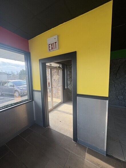More Photos Of 501 N Cusick St, Maryville Restaurant For Lease