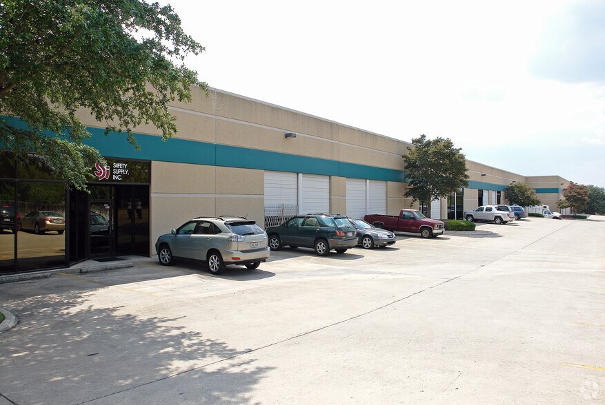 More Photos Of 12000 Crownpoint Dr, San Antonio Unknown For Lease