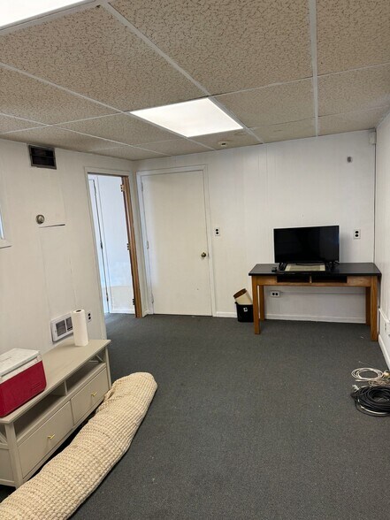 More Photos Of 24 Woodside Ave, Little Falls Light Distribution For Sale