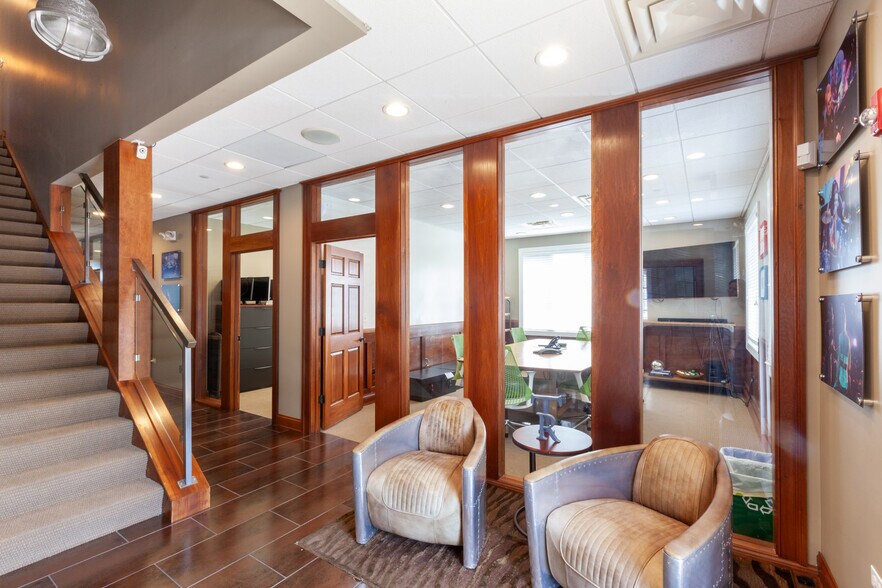 More Photos Of 55 Ogden Ave, Clarendon Hills Office For Sale