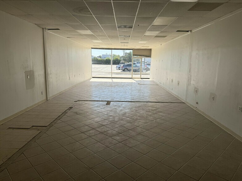 More Photos Of 37531-37605 Harper Rd, Clinton Township Storefront For Lease