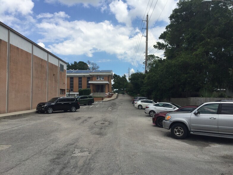 More Photos Of 6612 Arlington Expy, Jacksonville Schools For Lease
