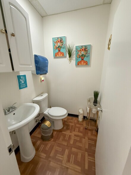 More Photos Of 8868 Belair Rd, Nottingham Medical For Sale