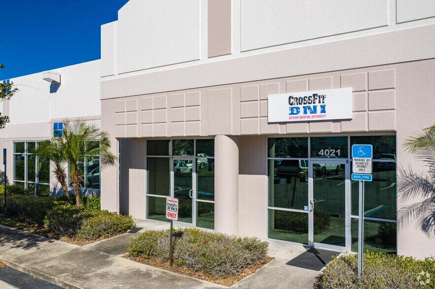 More Photos Of 4015-4037 Crescent Park Dr, Riverview Flex For Lease