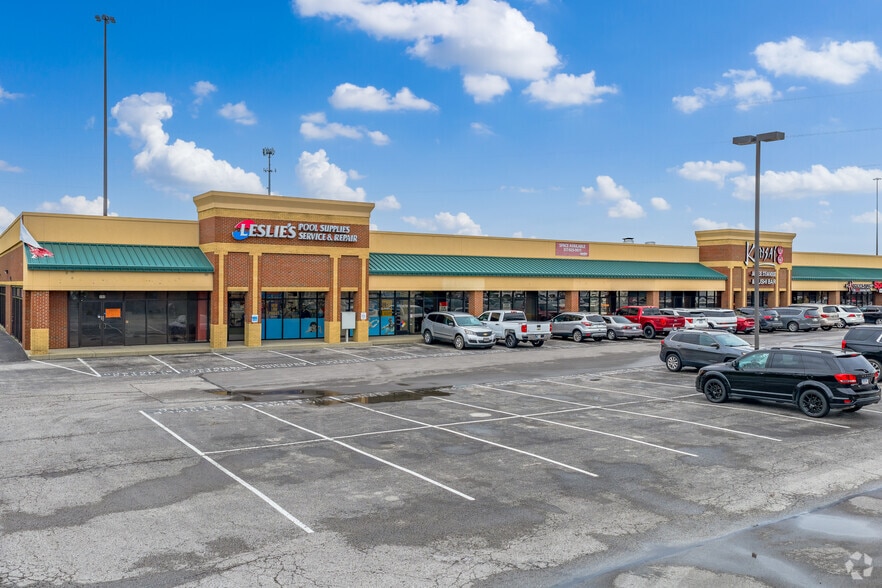 Primary Photo Of 1370 Veterans Pky, Clarksville Restaurant For Lease