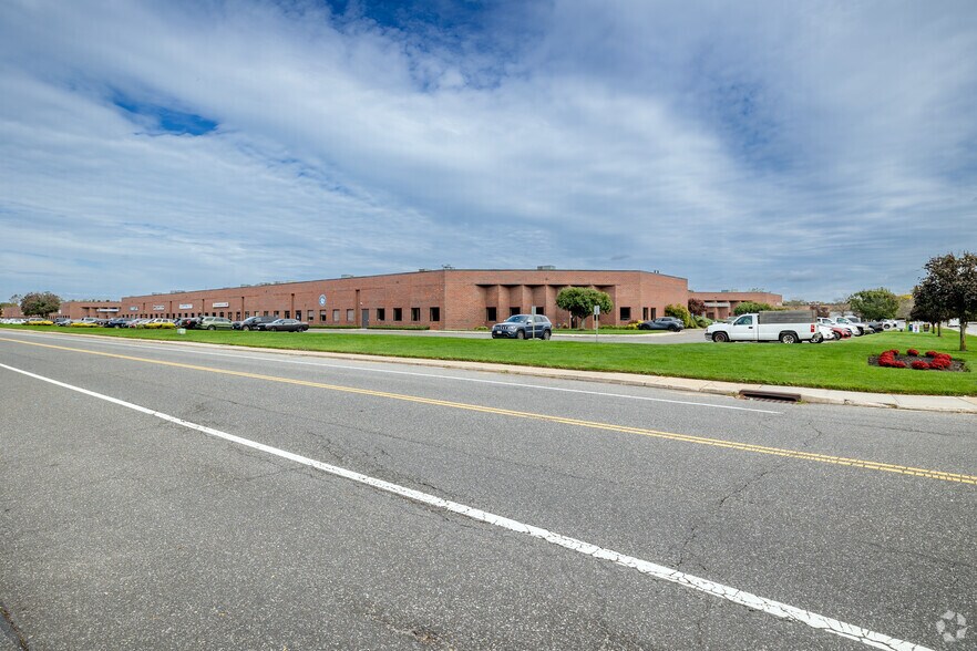 More Photos Of 701 Koehler Ave, Ronkonkoma Distribution For Lease