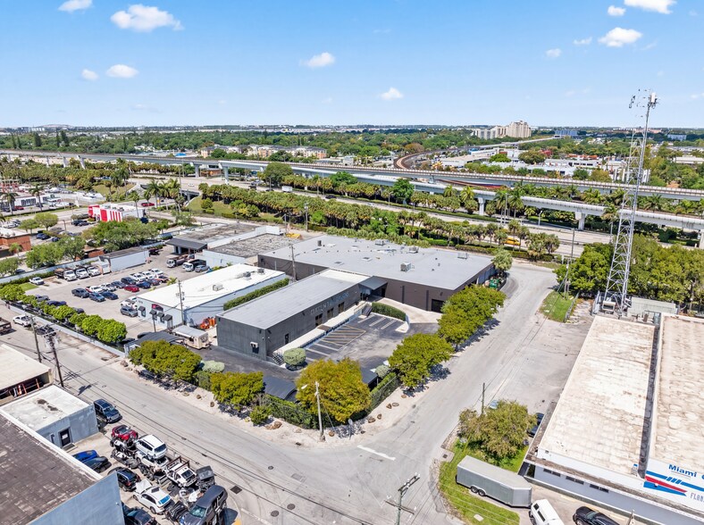 More Photos Of 2500 NW 39th St, Miami Light Distribution For Sale