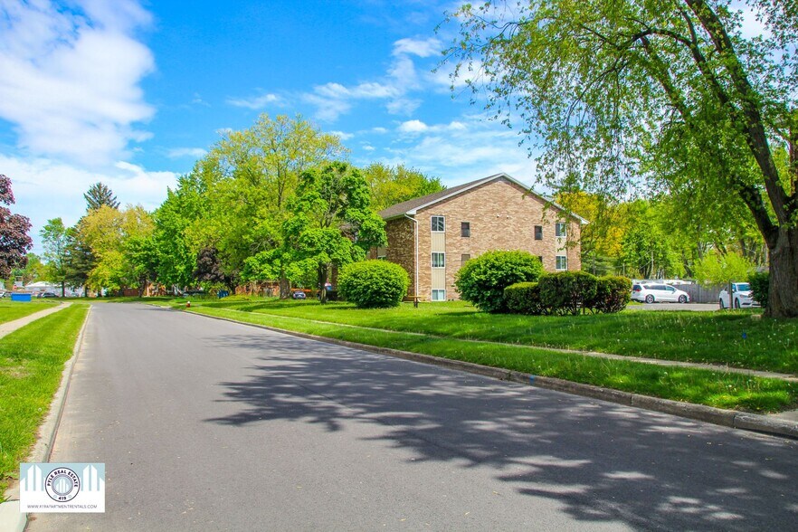 More Photos Of 2822-2846 Eldora Dr, Toledo Apartments For Sale