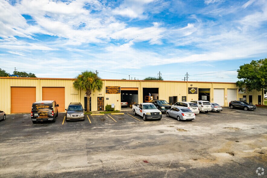 More Photos Of 947 W Taft Vineland Rd, Orlando Warehouse For Sale