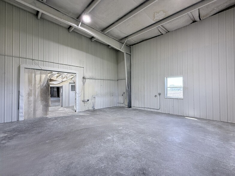 More Photos Of 875 Enterprise Ave, Galesburg Industrial For Sale