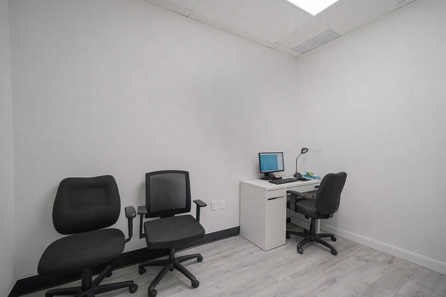 More Photos Of 180 E Main St, Bay Shore Medical For Sale