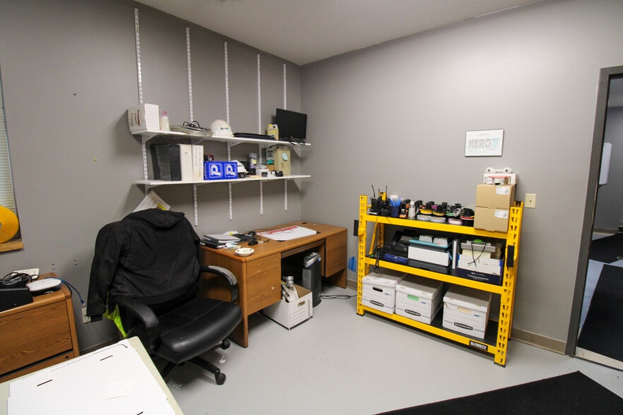 More Photos Of 5640 44th Ave S, Clinton Office For Sale