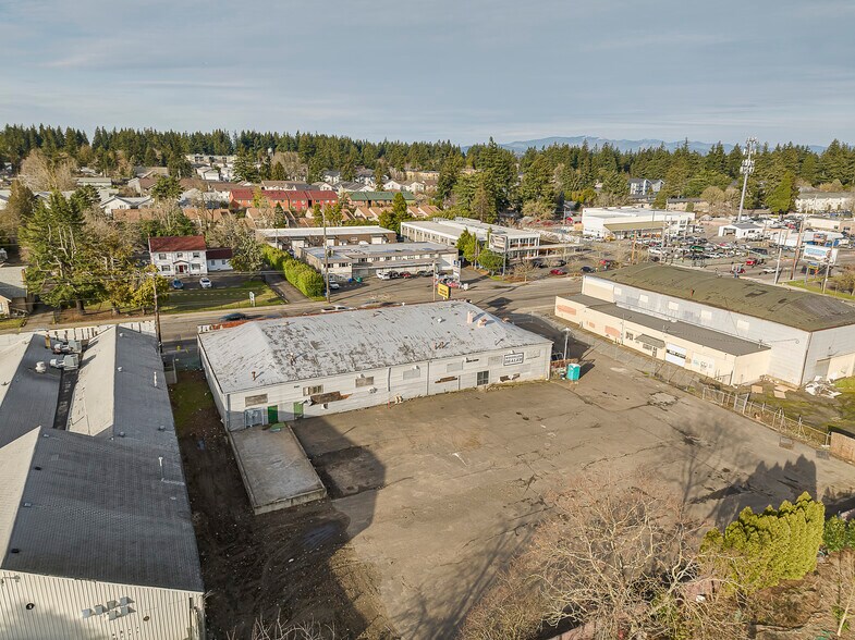 More Photos Of 14410 SE Stark St, Portland Showroom For Sale