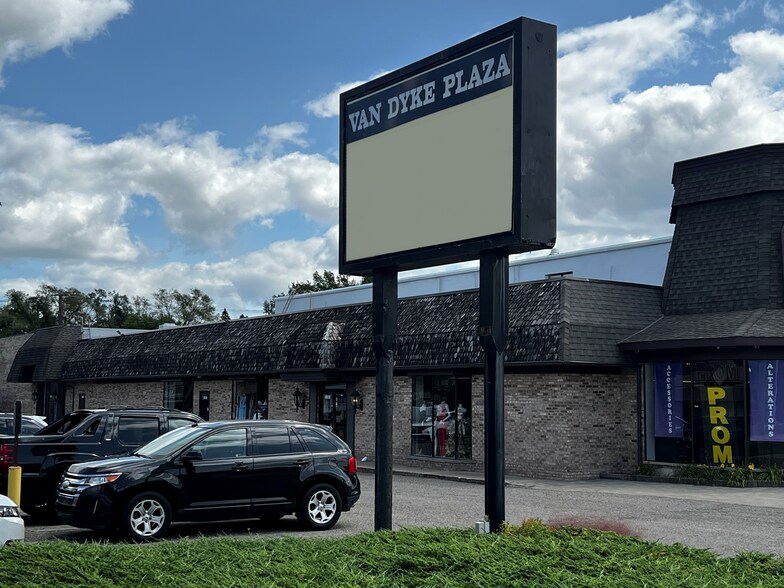 More Photos Of 49550-49560 Van Dyke Rd, Shelby Township Freestanding For Lease