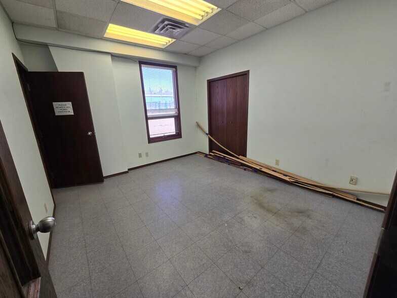 More Photos Of 4628 62 St, Red Deer Warehouse For Lease