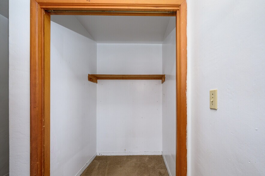 More Photos Of 229 E Monroe St, Carlton Apartments For Sale