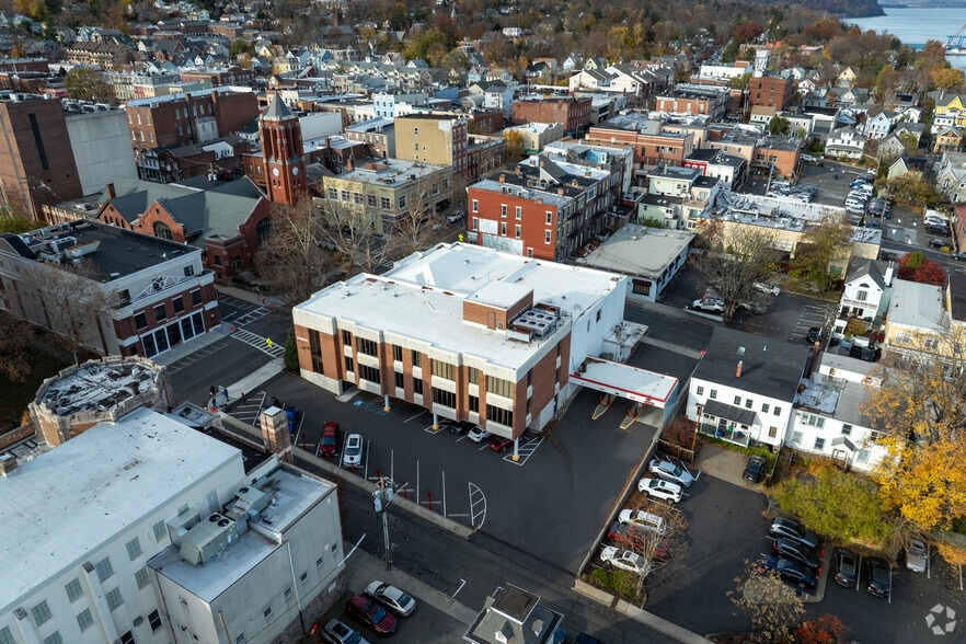 More Photos Of 17 S Broadway, Nyack Bank For Lease