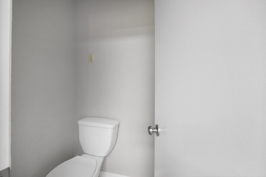 More Photos Of 1840 Dunn Ave, Jacksonville Medical For Lease