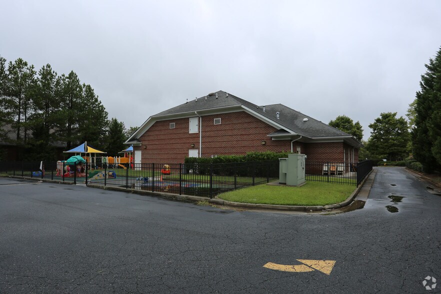 More Photos Of 4040 Johns Creek Pky, Suwanee General Retail For Sale