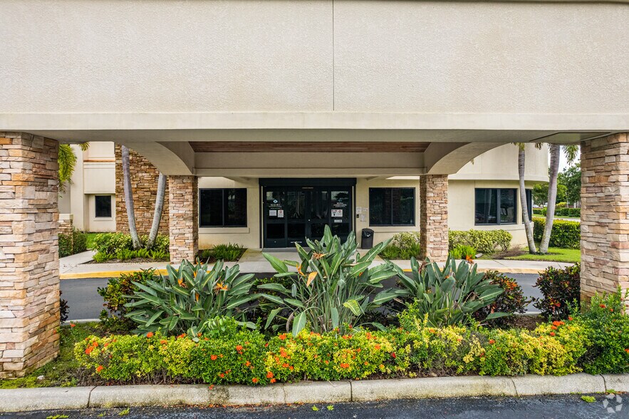 More Photos Of 6901 International Center Blvd, Fort Myers Medical For Sale