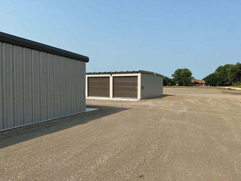 More Photos Of 3901 Main ave, Brookings Self Storage For Lease
