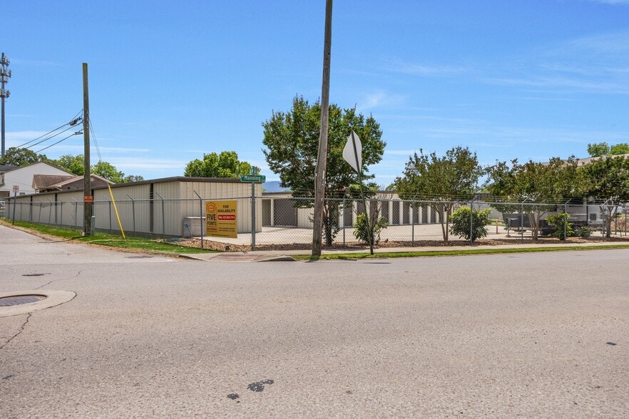 More Photos Of 500 W Manning St, Chattanooga Self Storage For Sale