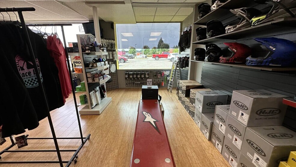 More Photos Of 717 Vandercook Way, Longview Storefront For Lease