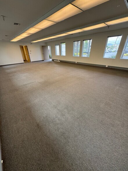 More Photos Of 819 Mitten Rd, Burlingame Office For Lease