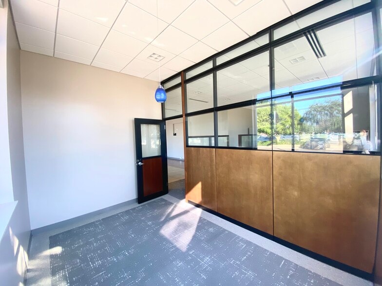 More Photos Of 15114 Preston Rd, Dallas Bank For Lease