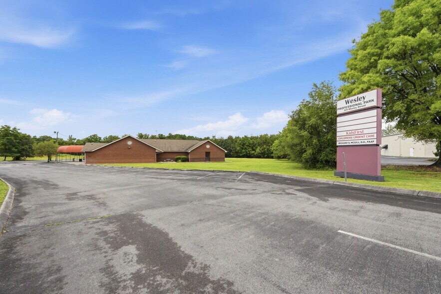 More Photos Of 329 Wesley St, Johnson City Medical For Sale
