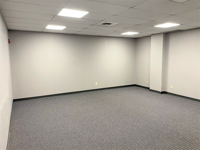 More Photos Of 15 N 3rd St, Newark Loft Creative Space For Lease