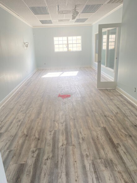 More Photos Of 2080 6th Ave, Vero Beach Storefront Retail Office For Lease