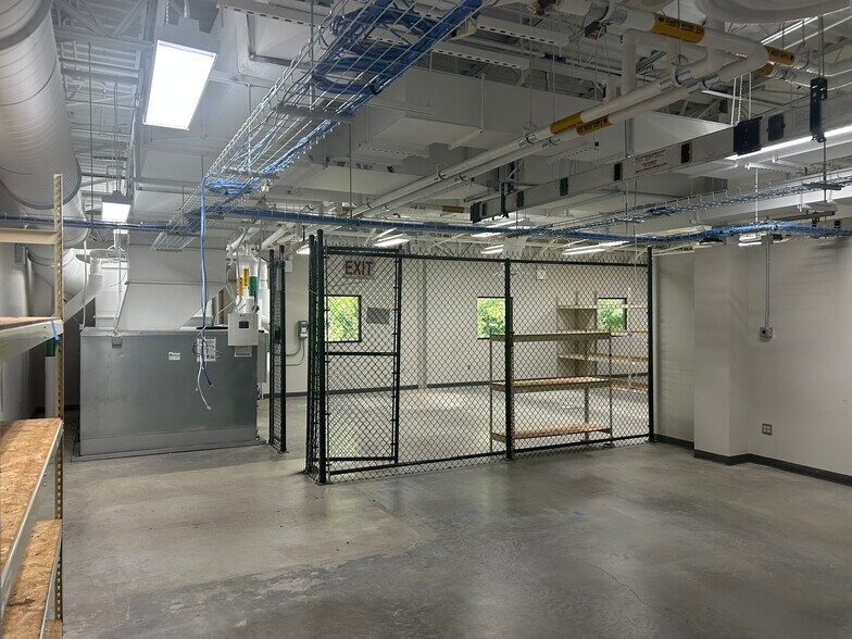 More Photos Of 12090 Memorial Pky SW, Huntsville Light Manufacturing For Sale