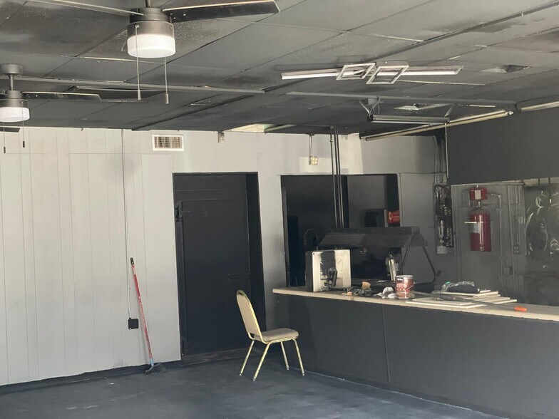 More Photos Of 1916 Cedar Dr, La Marque Restaurant For Lease