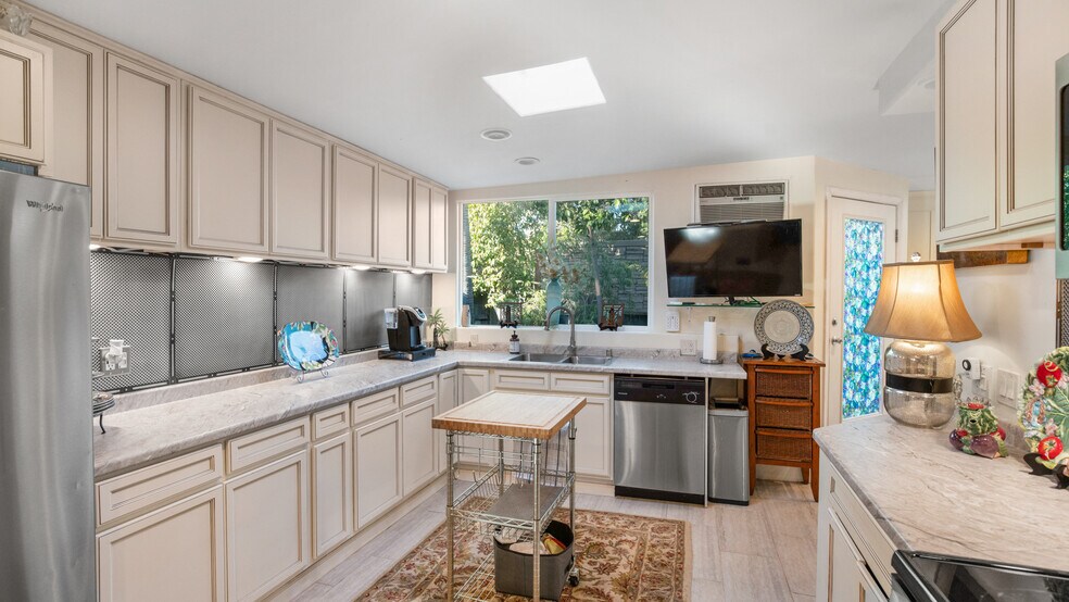 More Photos Of 1403 Rowena Way, Sacramento Specialty For Sale