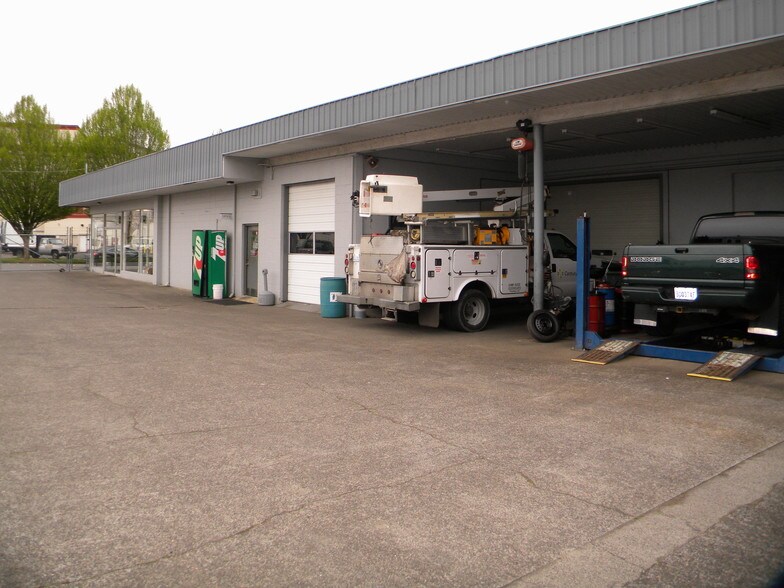 More Photos Of 1544 12th Ave, Longview Auto Repair For Sale