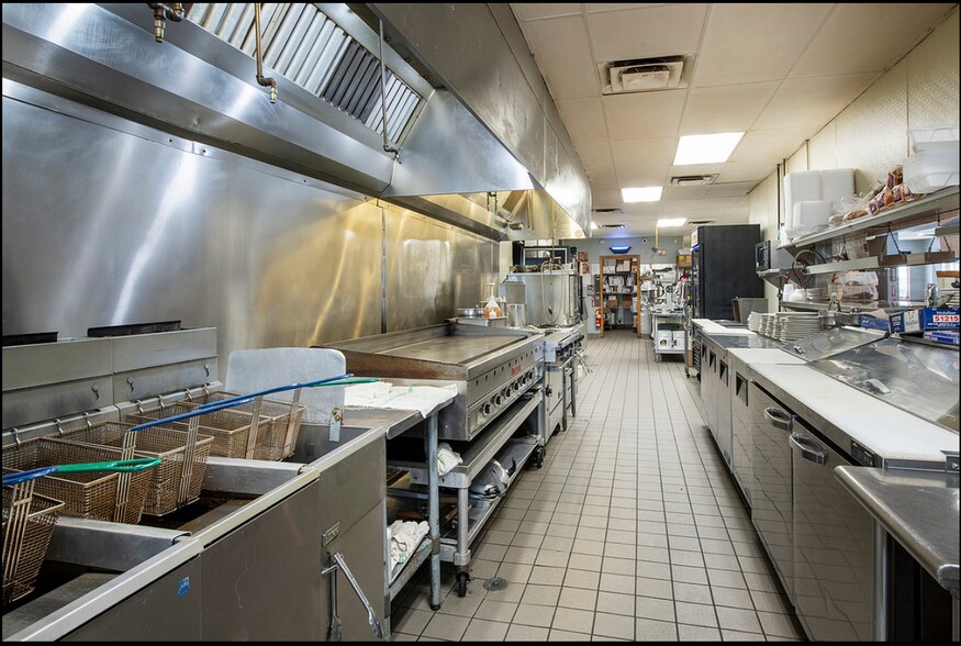 More Photos Of 16333 Snow Rd, Brook Park Restaurant For Sale