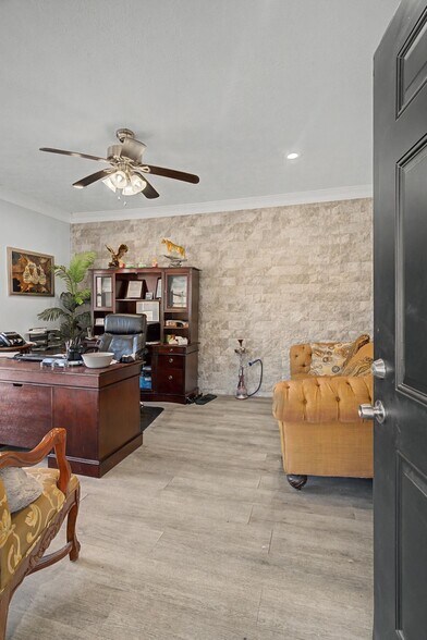 More Photos Of 1195 Louisville Hwy, Millersville Auto Dealership For Sale