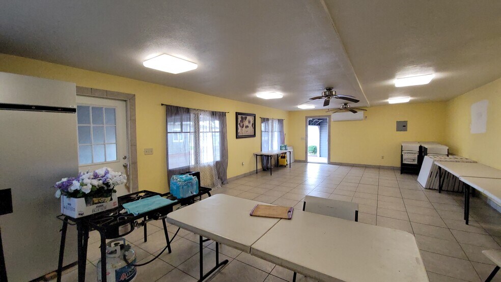 More Photos Of 1806 Solano St, Corning General Retail For Sale