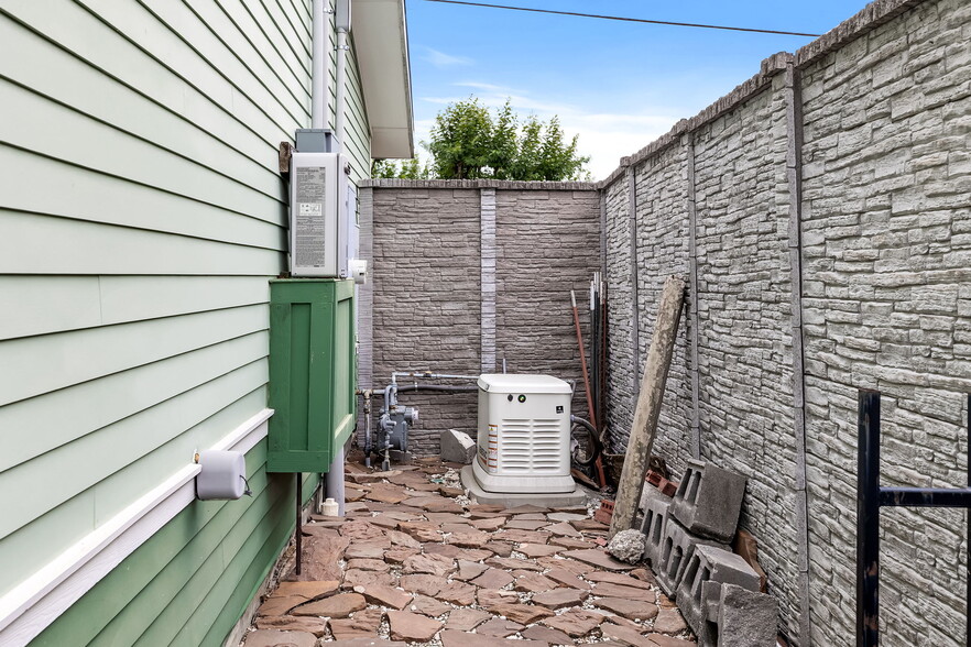 More Photos Of 1515 E Belt Line Rd, Carrollton Office Residential For Sale