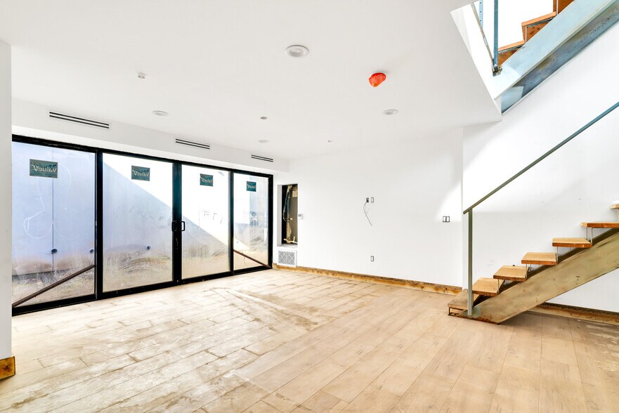 More Photos Of 506 Westminster Ave, Venice Apartments For Sale