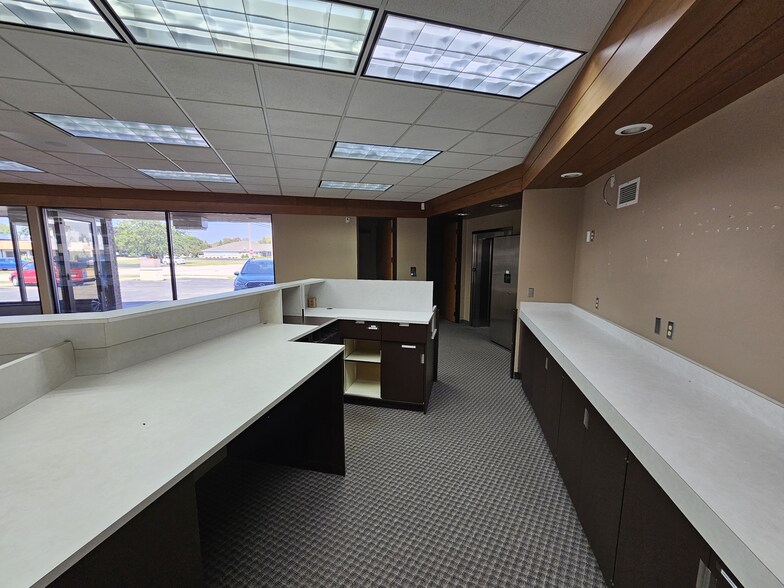 More Photos Of 1093 Appleton Rd, Menasha Office For Sale