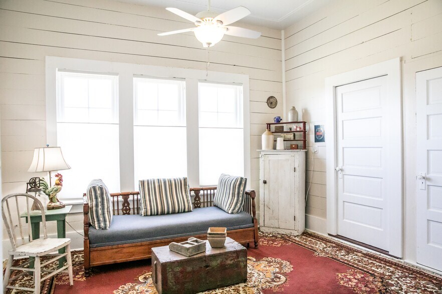 More Photos Of 13404 Washington St, Burton Specialty For Sale