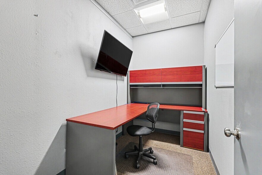 More Photos Of 2010-2012 Aurora Rd, Melbourne Service For Lease