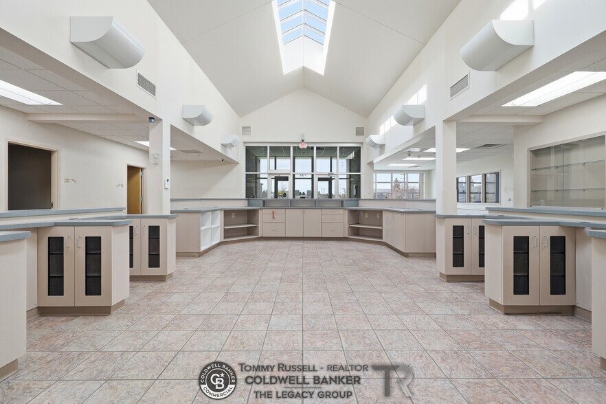 More Photos Of 733 Landmark Dr, Casper Medical For Sale