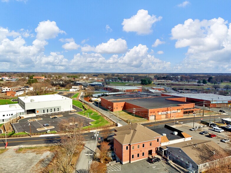 Primary Photo Of 916 Patterson Ave, Winston-Salem Warehouse For Sale