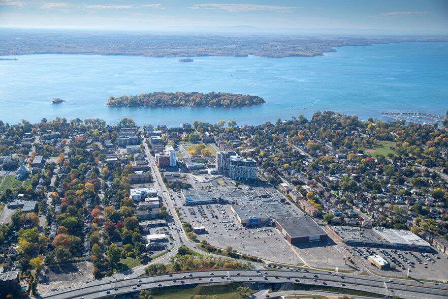 More Photos Of 310-484 Av Dorval, Dorval General Retail For Lease