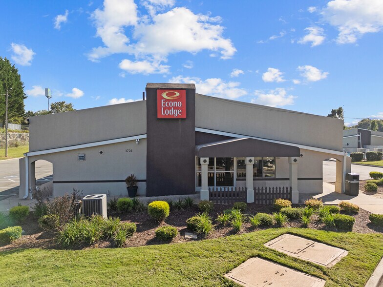 Primary Photo Of 1721 Broadcast St, Gastonia Hotel For Sale
